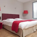 Montmorency & 3* קרקסון