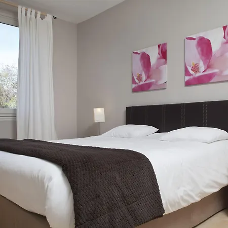 Montmorency & Hotel 3*