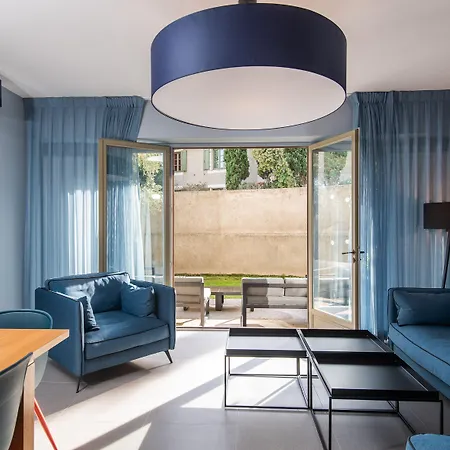 Montmorency & Hotel Carcassonne